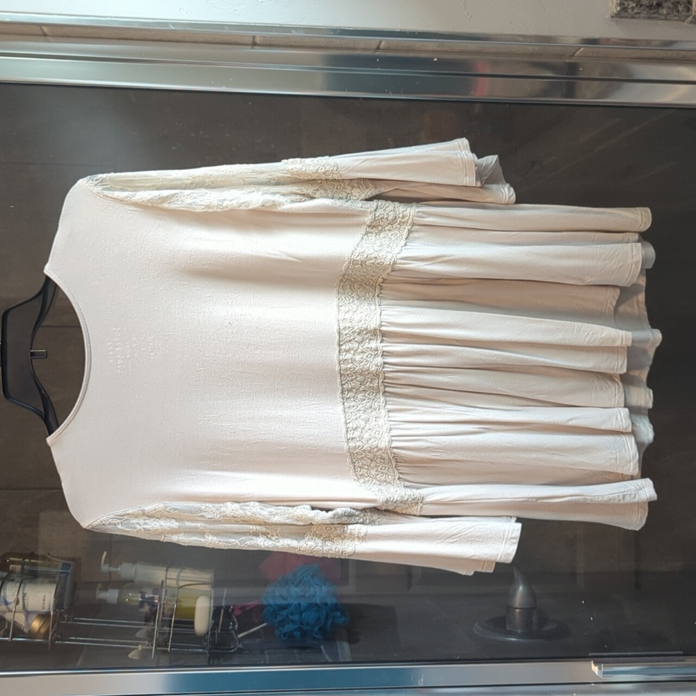 🎉 Host Pick 🎉 Torrid Lace Bodice Bell Sleeved Top - Picture 12 of 12